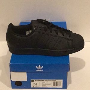 adidas Shoes - Adidas superstar unisex sneakers youth size US 5.5 adidas Shoes - Adidas superstar unisex sneakers youth size US 5.5